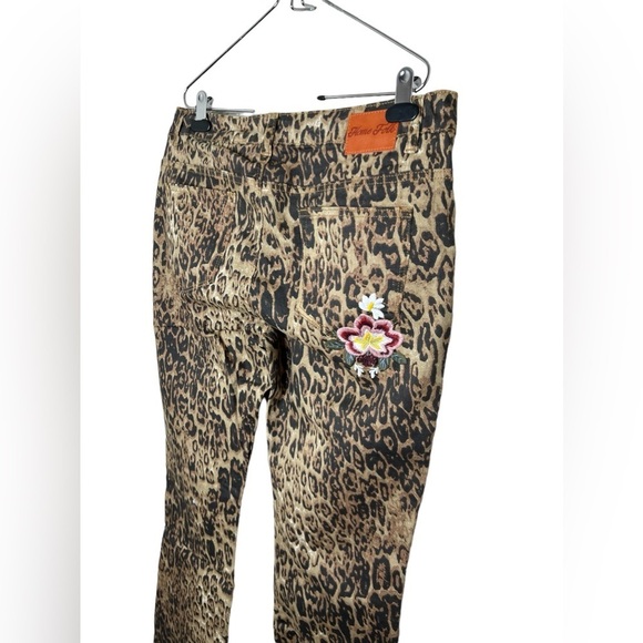 Home Folk Women’s Embroidered Floral Bootcut Jeans - Picture 9 of 12